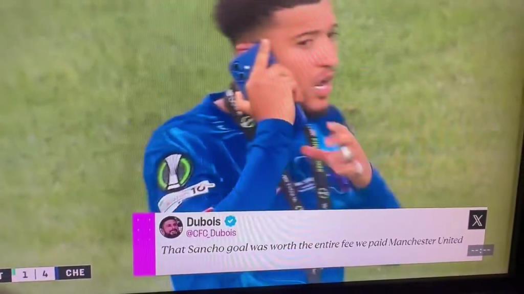 直接摊牌！桑乔赛后在场上煲电话粥，大声说自己不回曼联